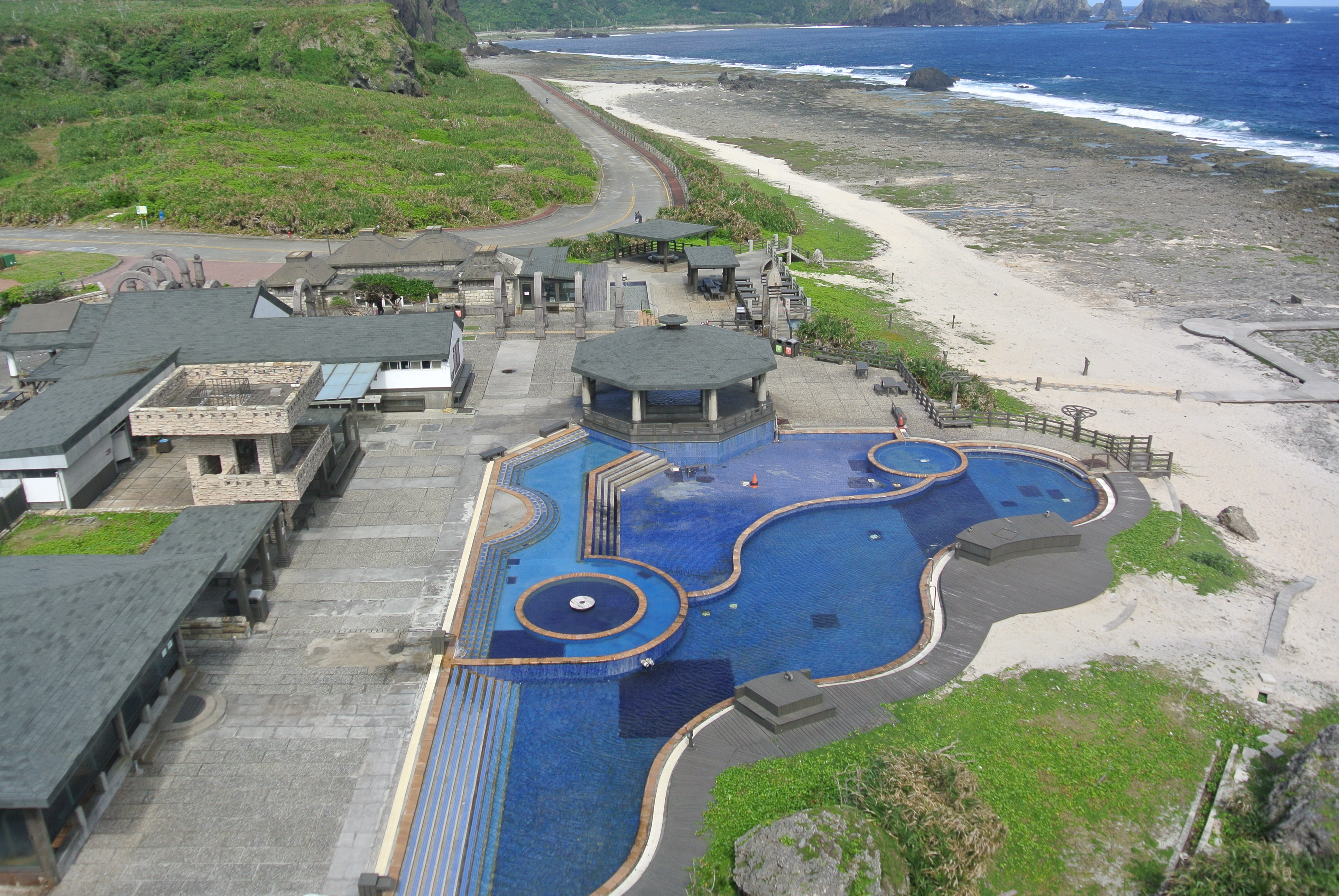綠島朝日溫泉海底鹹水溫泉｜世界三大海底溫泉之一，露天泡池面向太平洋｜Zhaori Hot Spring, Green Island
